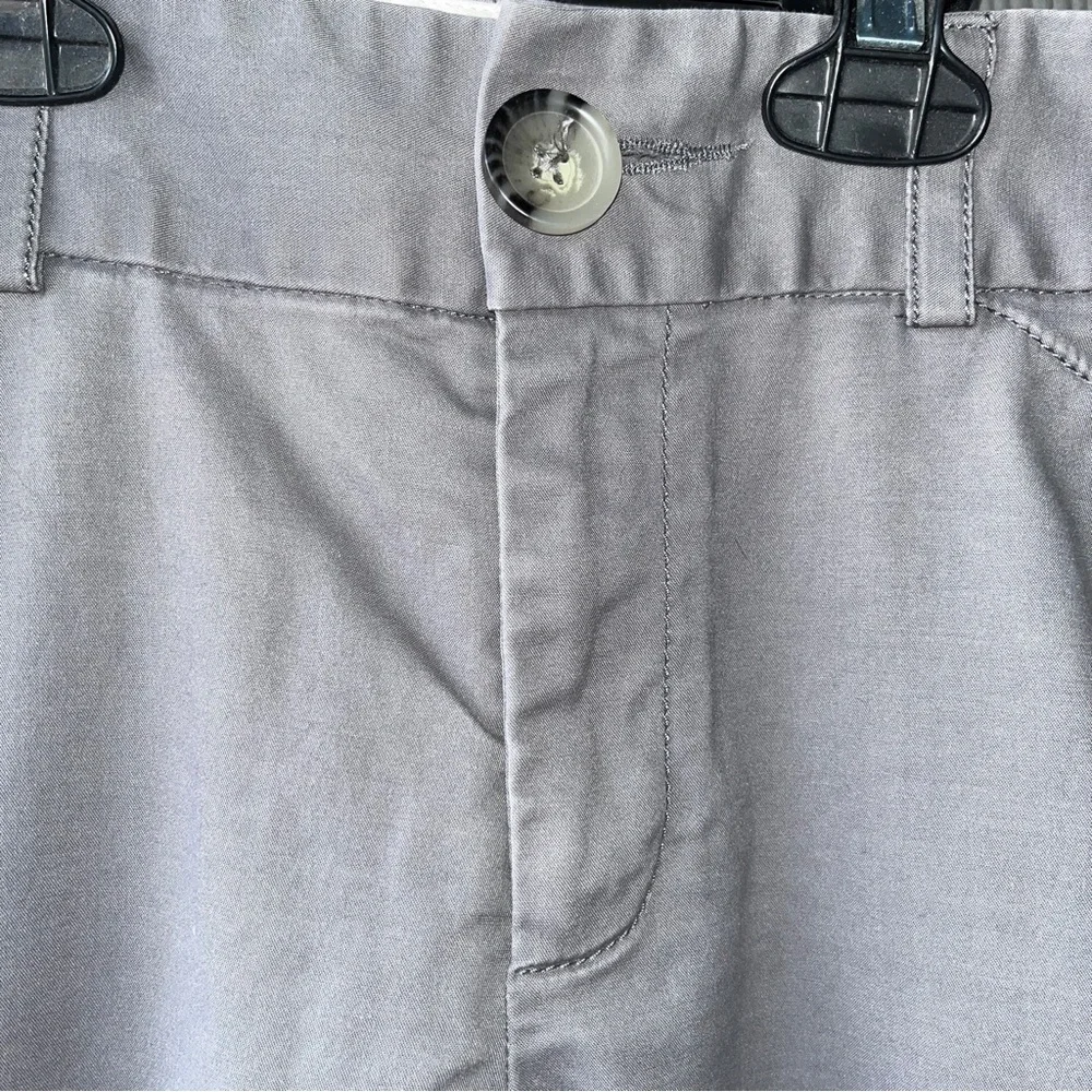 Banana Republic pants, stretch style, gray with pockets on front and back - Picture 4 of 10